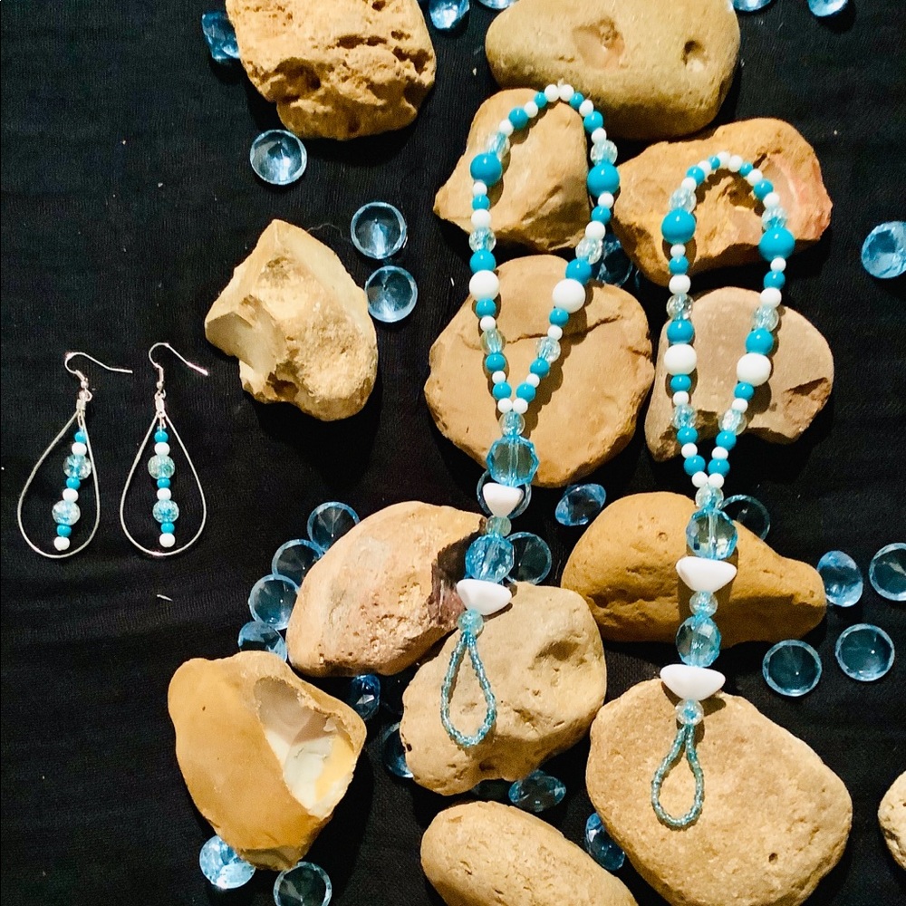 Barefoot sandals and hoop earring set